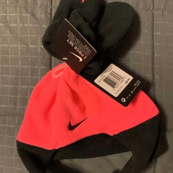 Nike Infant Hat and Gloves - Picture 2 of 3